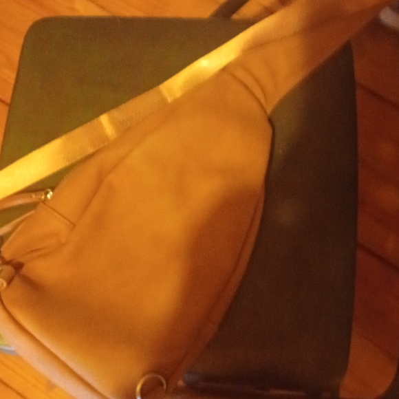 Crossbody (front) Handbag - Picture 2 of 4